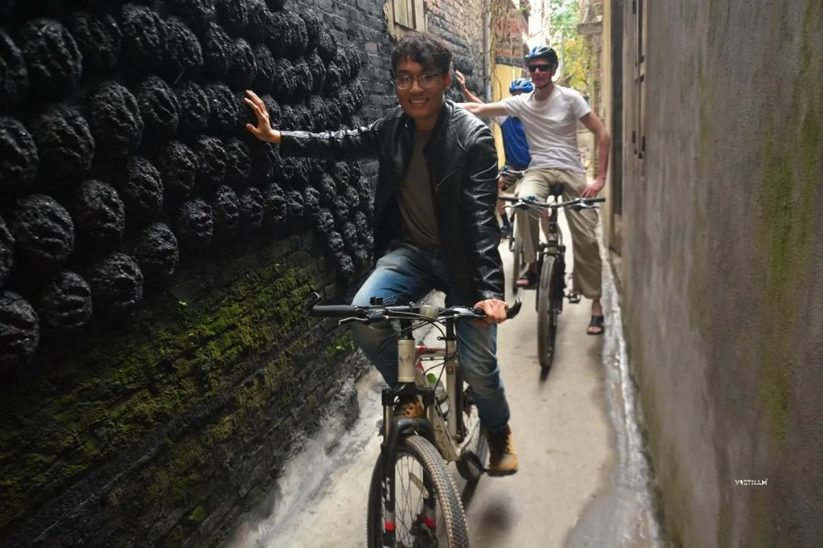 Hanoi Cycling Tour | Bat Trang, Kim Lan & Xuan Quan Flower Villages Cycling tour in Hanoi with local guide