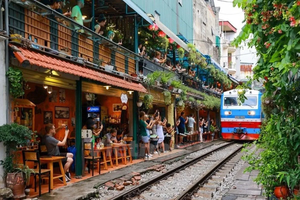 Hanoi City Tour | Highlights, Local Culture | Best of Hanoi in One Day Hanoi city tour bus passing major attractions