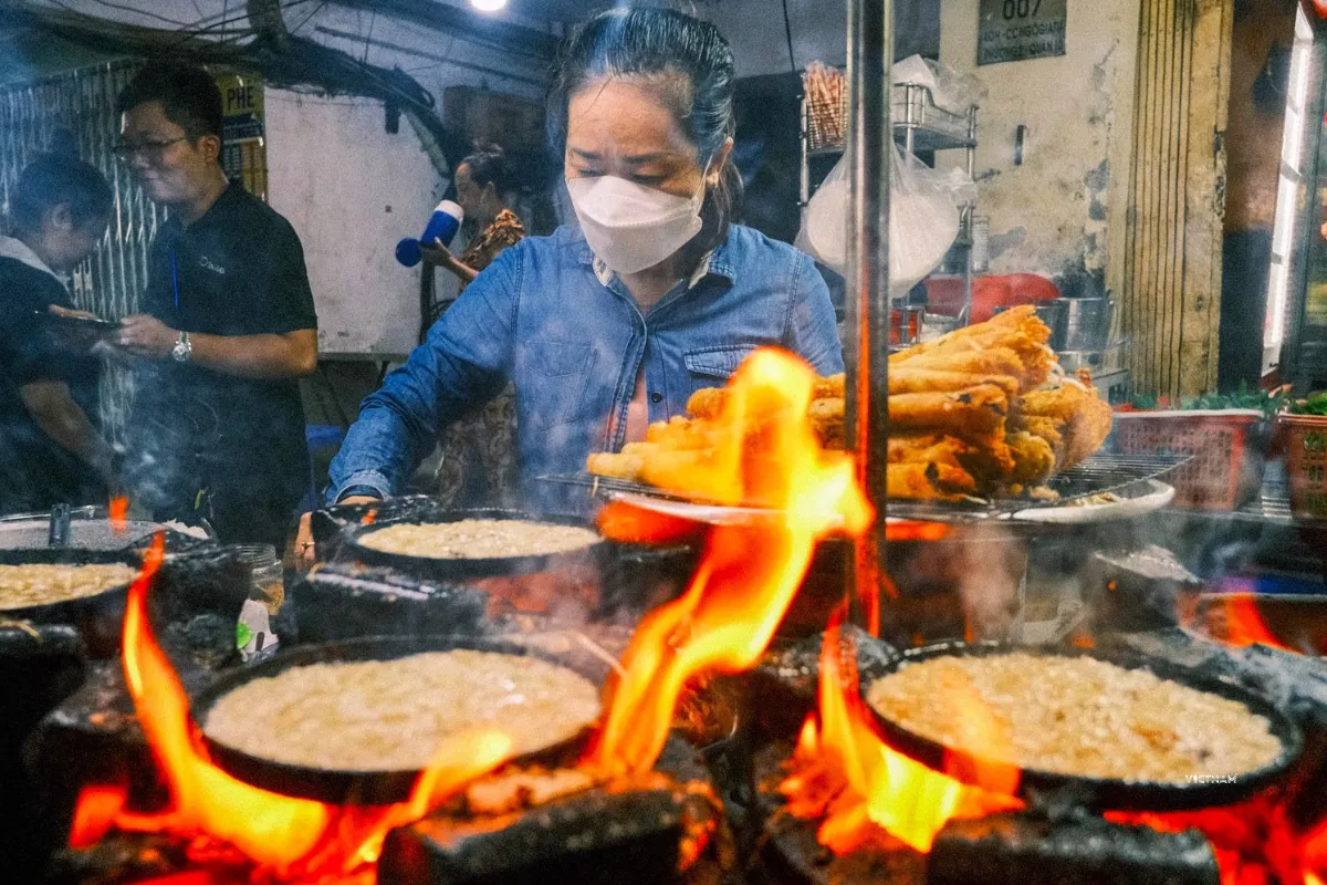 Exclusive Hanoi Street Food Tour | Discover Hanoi’s Best Eats on Foot Hanoi food tour sampling multiple street dishes