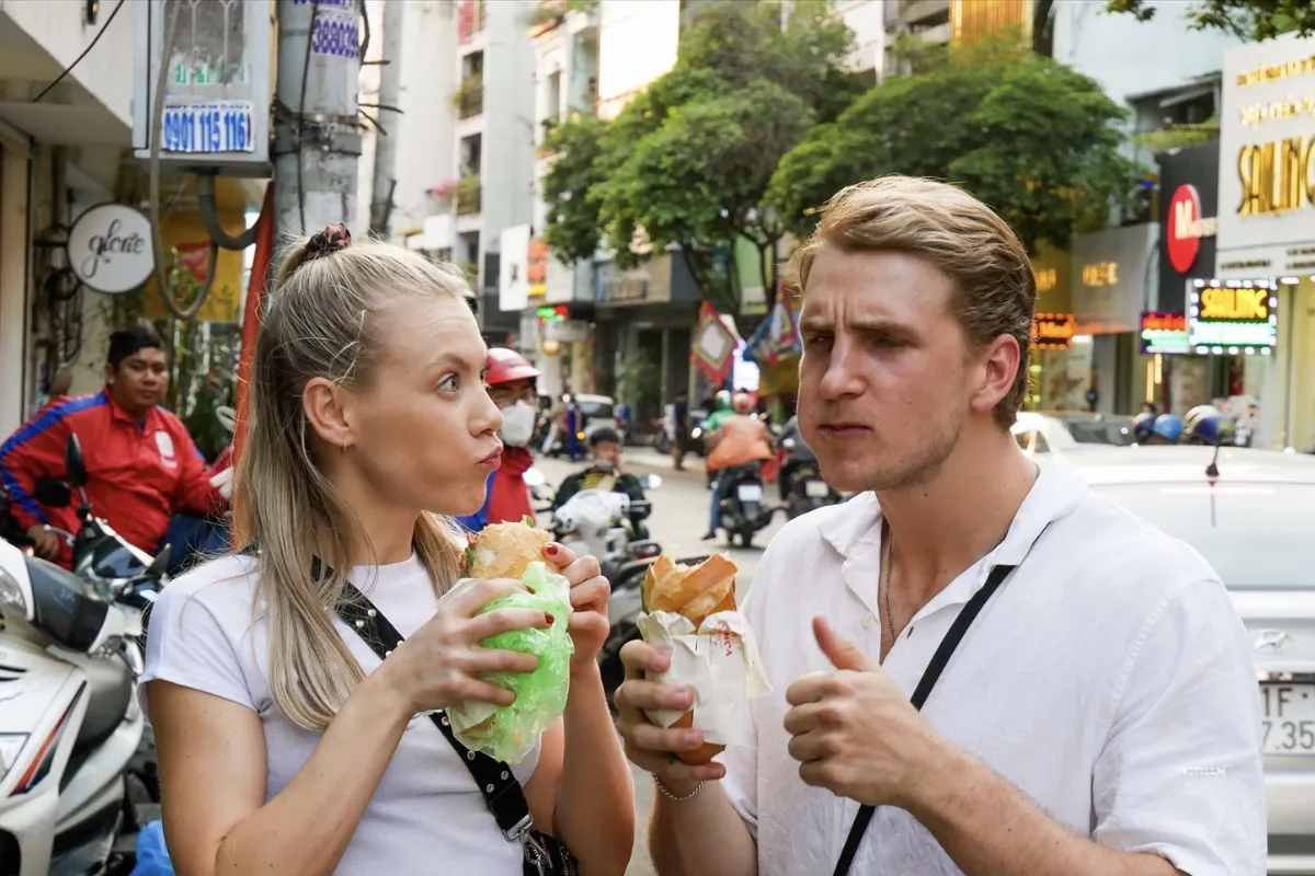 Exclusive Hanoi Street Food Tour | Discover Hanoi’s Best Eats on Foot Hanoi street food tour exploring Old Quarter food stalls