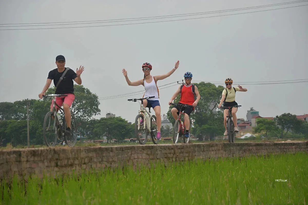 Hanoi Cycling Tour | Bat Trang, Kim Lan & Xuan Quan Flower Villages Hanoi suburb cycling tour through rural villages