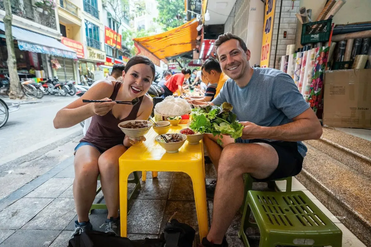 Street food tour Hanoi Vietnam night food scene