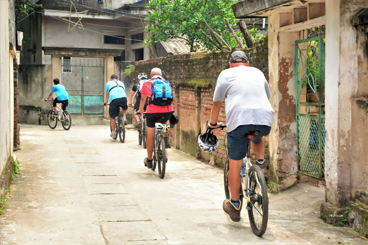 Hanoi Cycling Tour | Bat Trang, Kim Lan & Xuan Quan Flower Villages Tour cycling Hanoi on countryside dirt paths