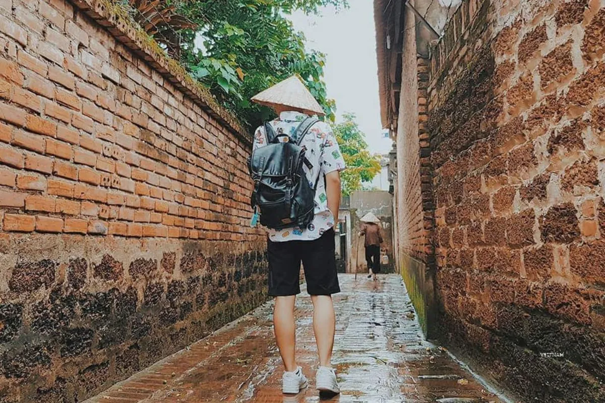 Authentic Hanoi Day Tour | Incense Village & Duong Lam Ancient Village Traditional alley in Duong Lam ancient village